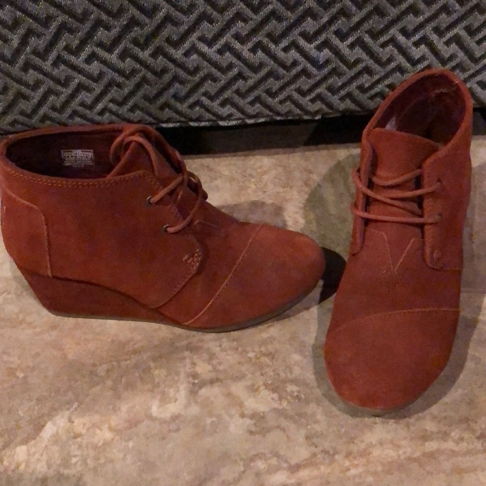 Women’s Toms Booties Shoes - size 7 suede